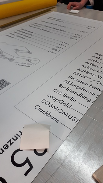 Probeausdruck der Folierung für ein Schild 